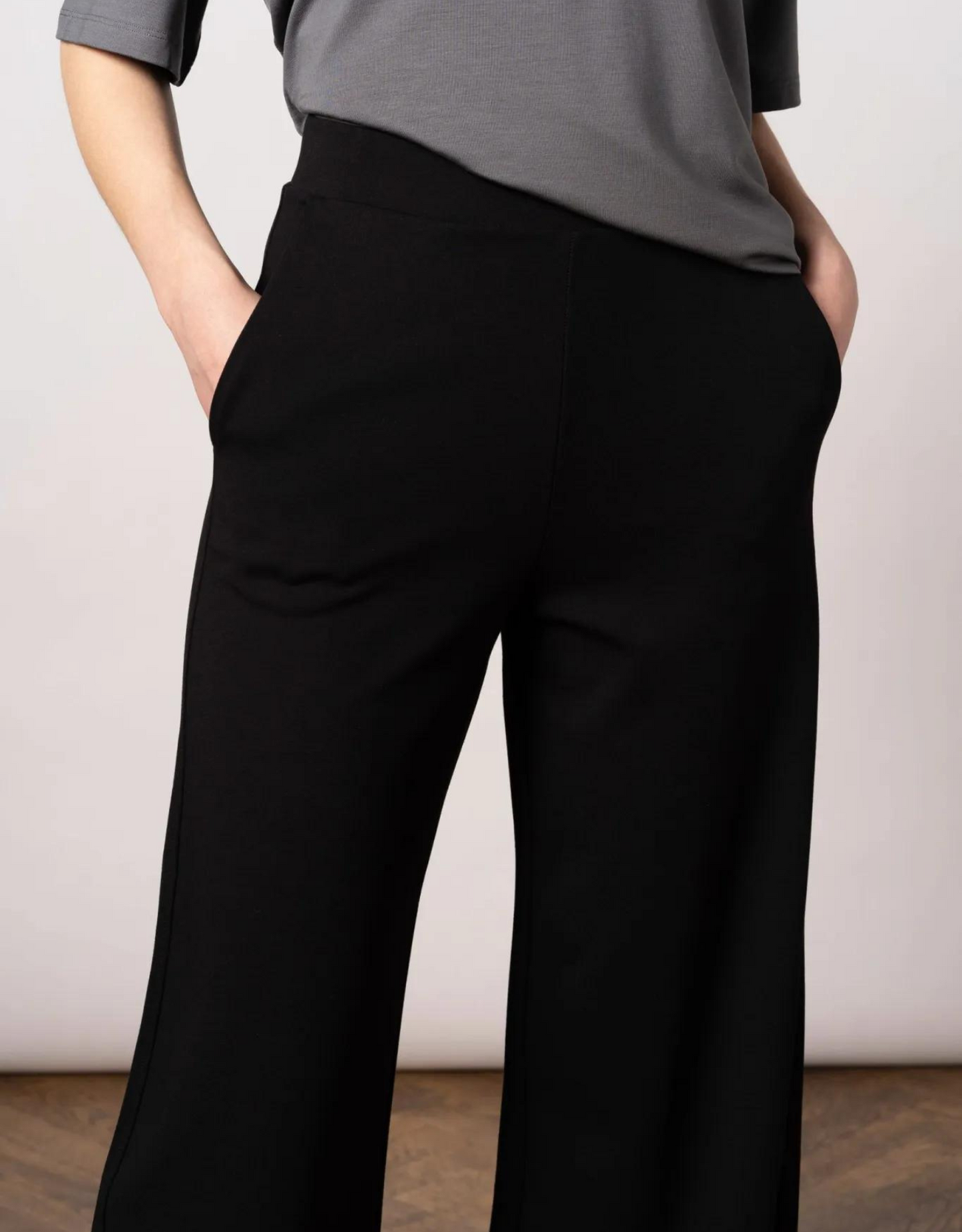 מכנסיים בגזרה רחבה - אורך ארוך - שחור